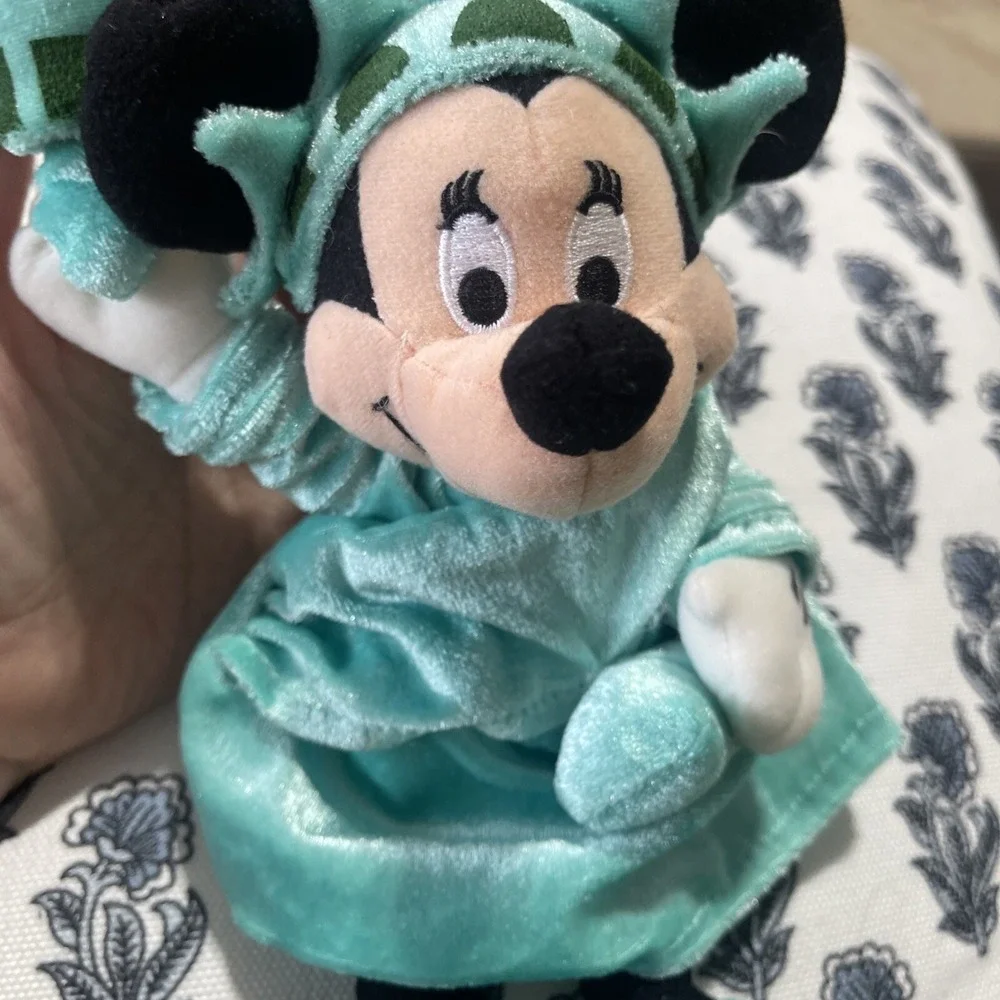 Disney Store Minnie Mouse Statue of Liberty New York 8in Beanie Plush